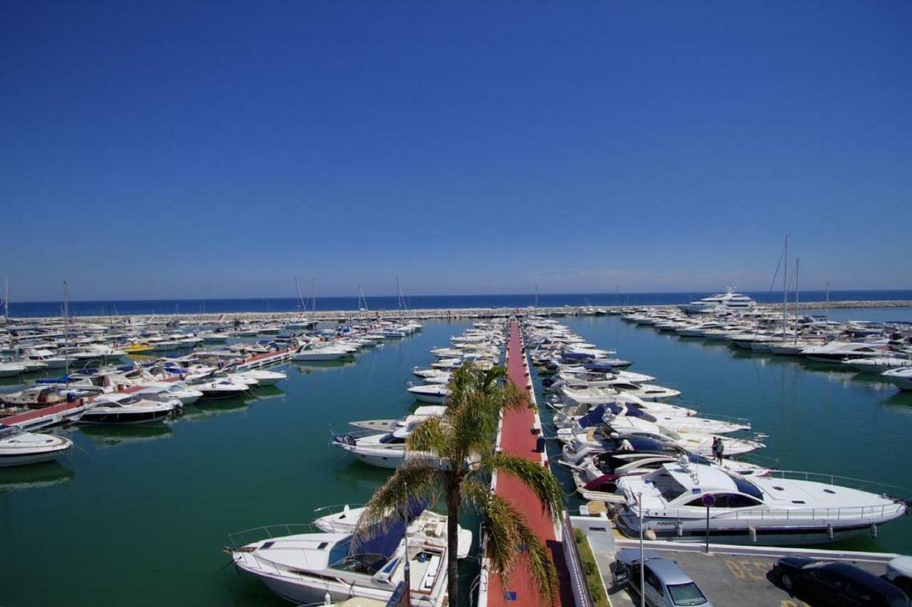 Apartament Aguamarina On The Beach Front Apartamento Mijas Costa Exterior foto